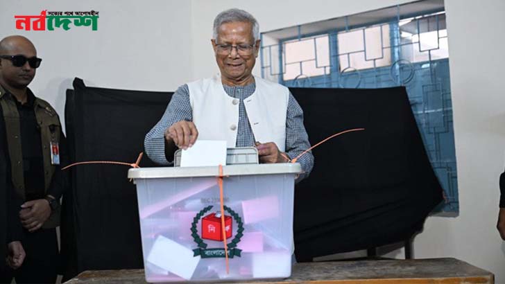 ভোট দিলেন প্রধান উপদেষ্টা