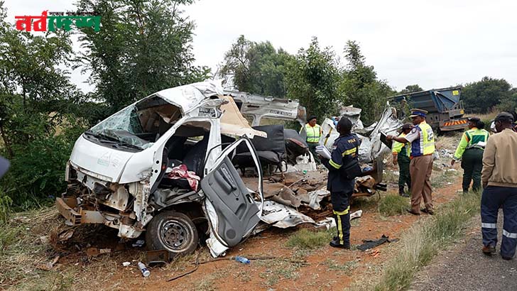 জোহানেসবার্গে মিনিবাস–ট্রাক সংঘর্ষে ১৩ স্কুলশিক্ষার্থী নিহত